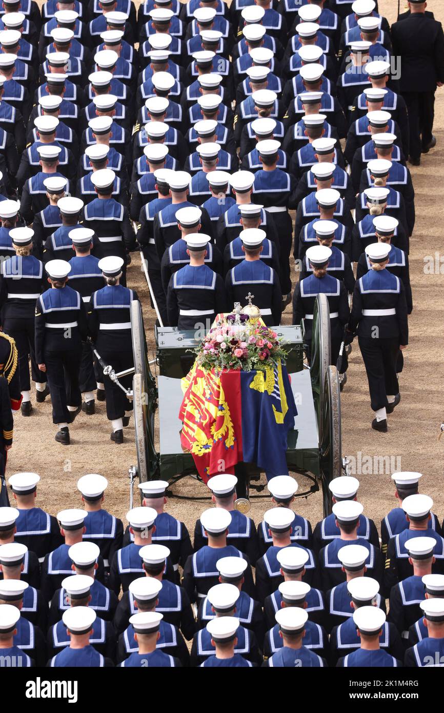Image of 142 Naval Ratings pulling the State Gun Carriage of Her
