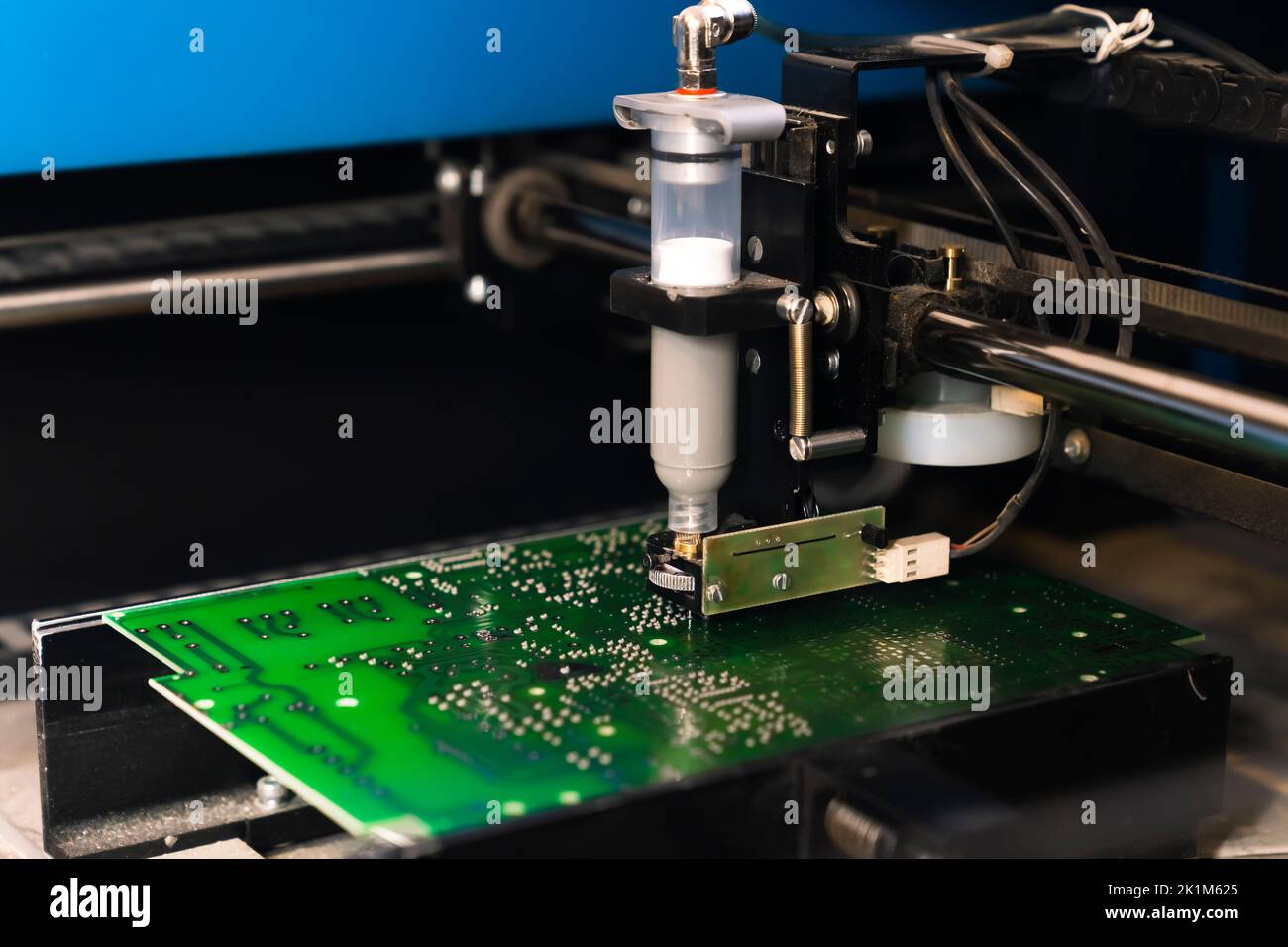 Automatic manipulator with dispenser needle dispensing solder paste on