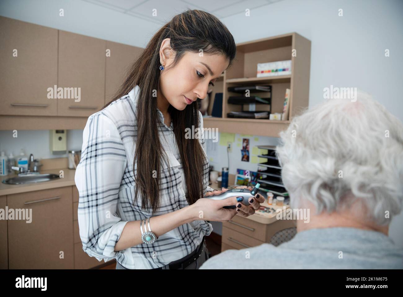 Patient using equipment hi-res stock photography and images - Alamy