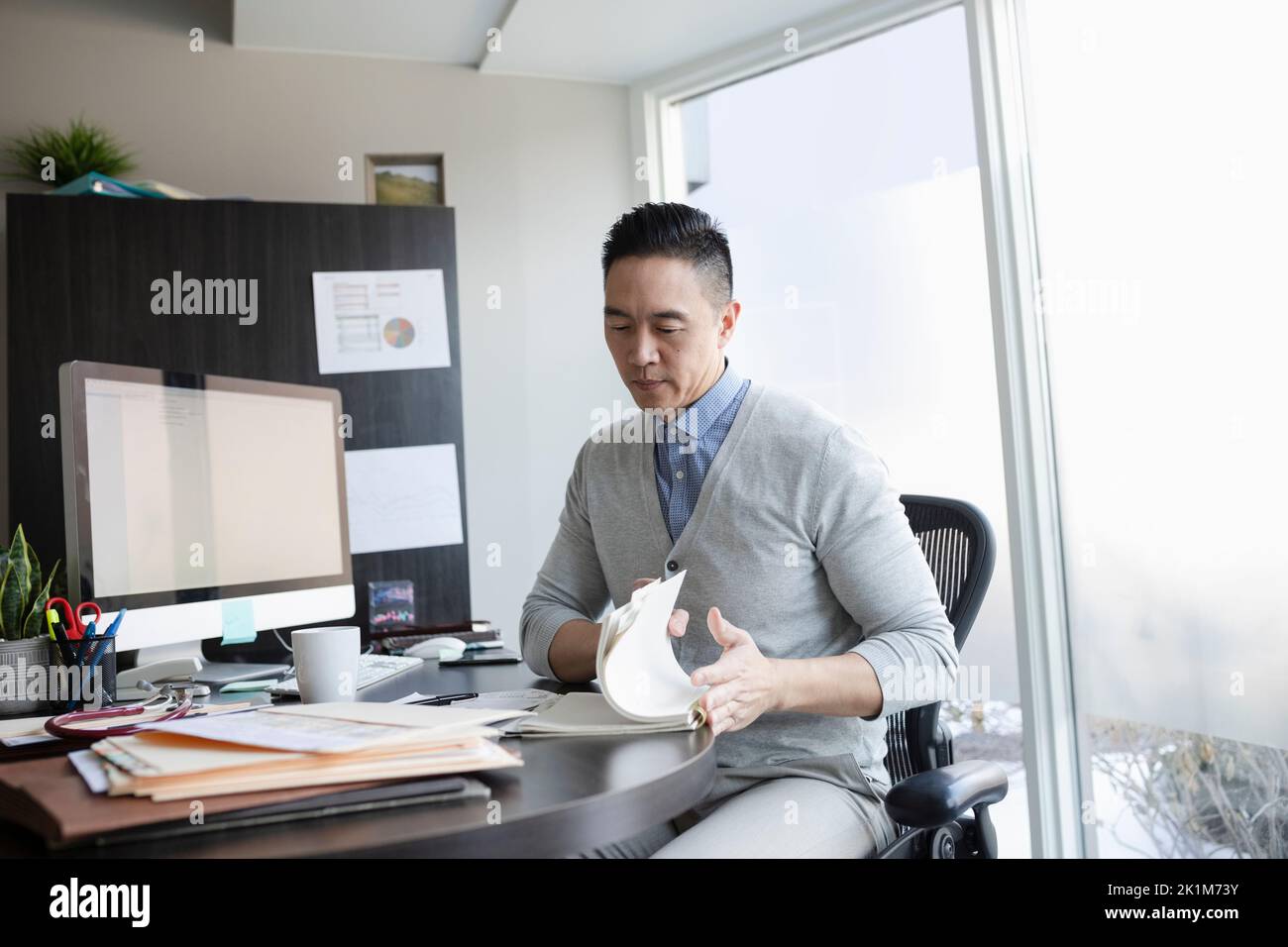 Doctor office desk hires stock photography and images Alamy