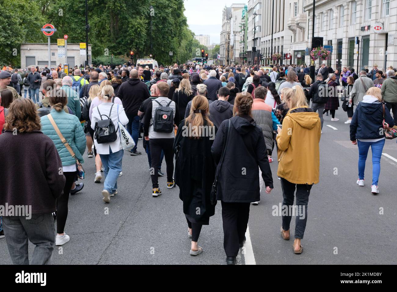 London, UK. 19th Sept 2022. Crowds walk towards Hyde Park to watch The State Funeral of Her Majesty The Queen.  Credit: Matthew Chattle/Alamy Live News Stock Photo