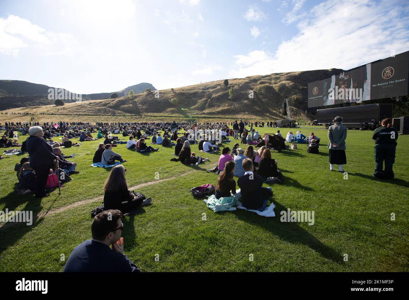 Edinburgh 19th September 2022. Funeral of The Queen Elizabeth II on 19th September 2022 take place in London. A big screen has been installed in Hollyrood gardens in Edinburgh where members of the public can go and see the funeral. Pic Credit: Pako Mera/Alamy Live News Stock Photo
