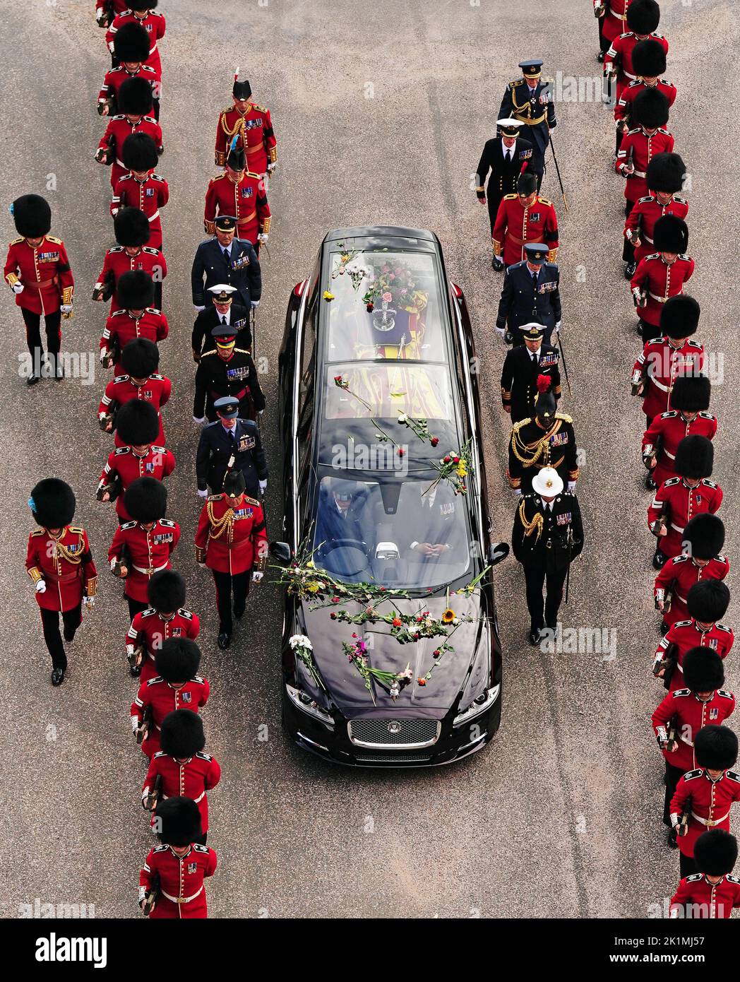 Flowers on the hearse carrying the coffin of Queen Elizabeth II as it arrives at Windsor Castle for the Committal Service in St George's Chapel. Picture date: Monday September 19, 2022. Stock Photo