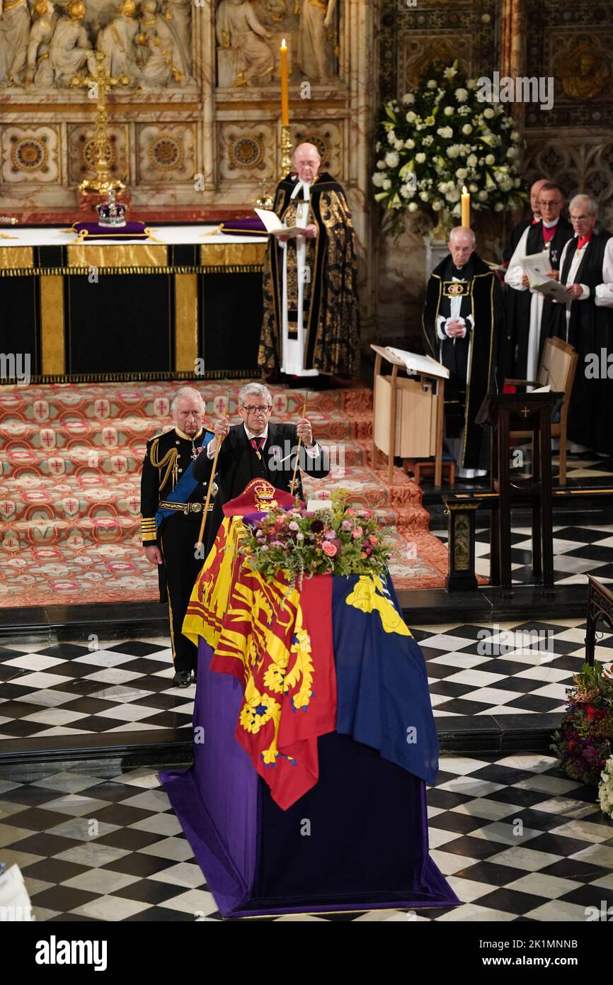 The Lord Chamberlain breaks his Wand of Office at the Committal Service for Queen Elizabeth II held at St George's Chapel in Windsor Castle, Berkshire. Picture date: Monday September 19, 2022. Stock Photo
