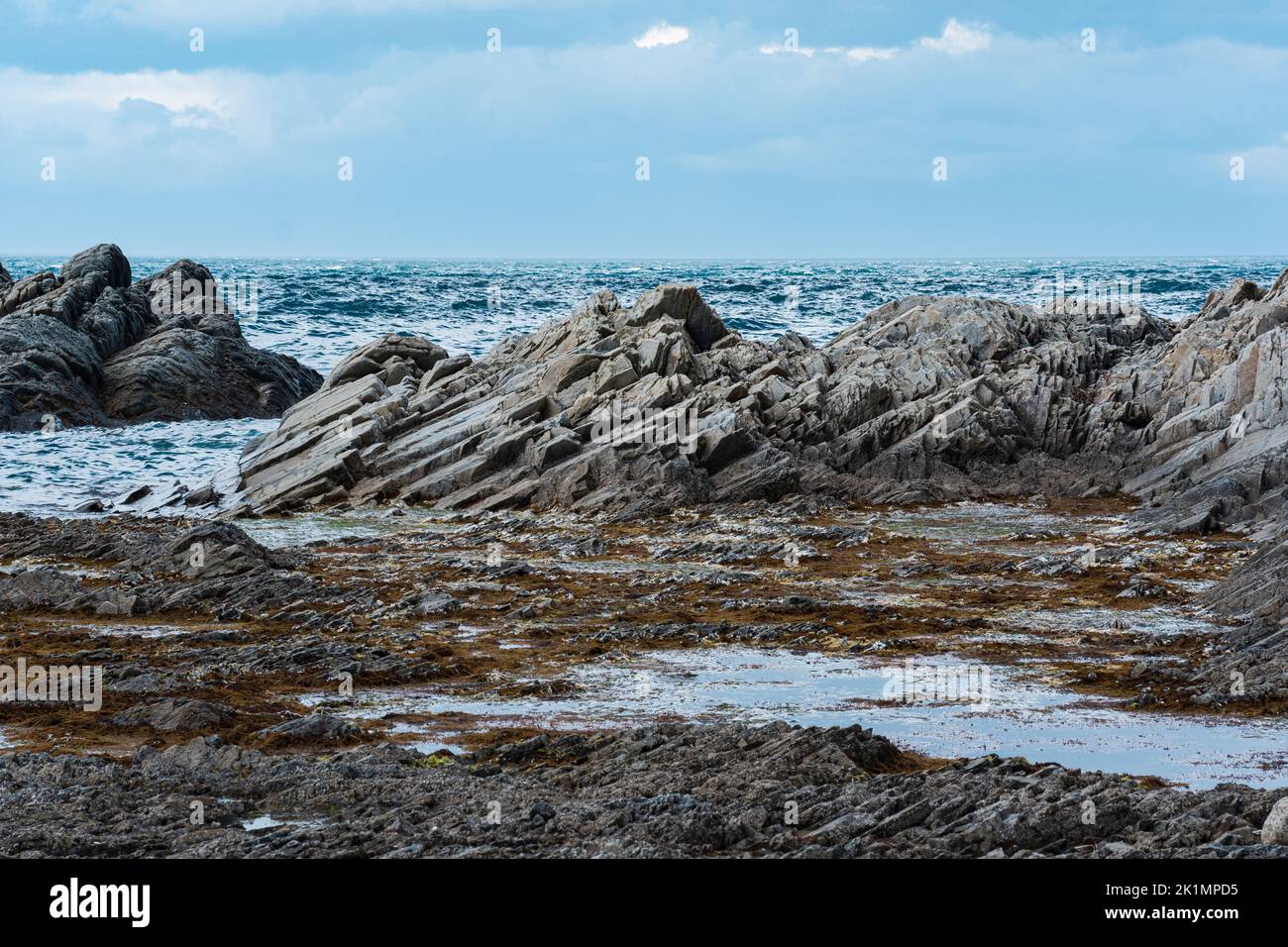coastal seascape with beautiful columnar basalt rocks at low tide Stock ...