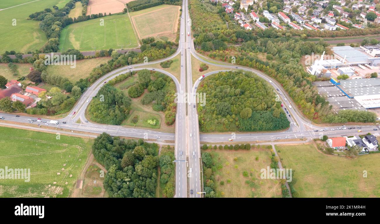 Luftaufnahme Autobahn / Bundesstraße mit Autobahnkreuz Deutschland (B239 / Herforder Straße) Stock Photo