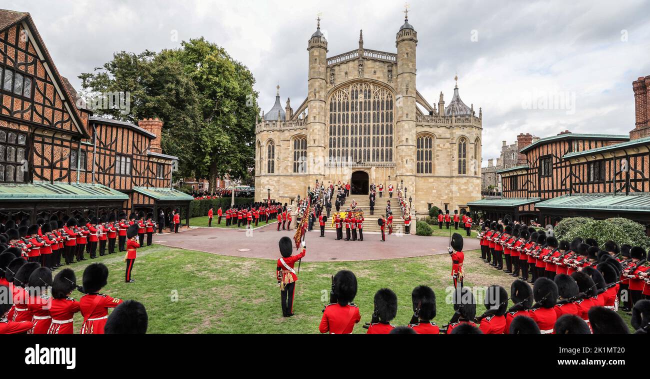 The Queen's coffin arrives outside of St chapel inside Windsor