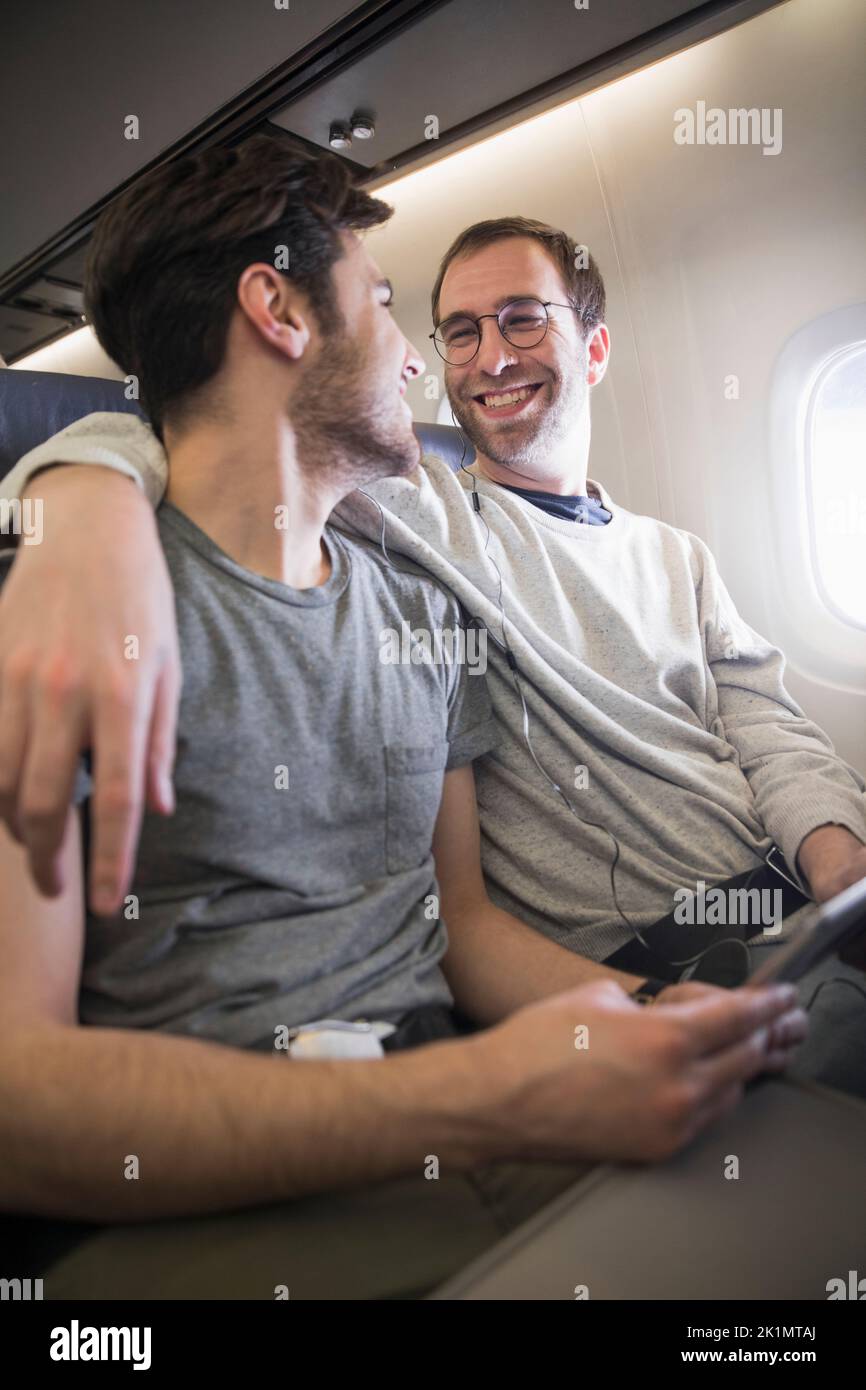 Gay couple male hi-res stock photography and images - Alamy