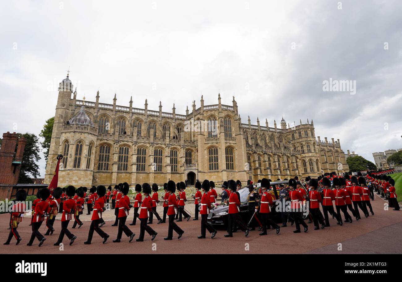 The State Hearse carries the coffin of Queen Elizabeth II, draped in the Royal Standard with the Imperial State Crown and the Sovereign's Orb and Sceptre, during the Ceremonial Procession through Windsor Castle to a Committal Service at St George's Chapel. Picture date: Monday September 19, 2022. Stock Photo