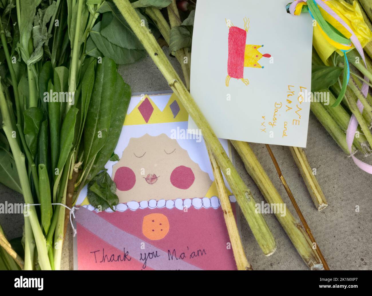 Floral tributes and messages by children at St. Albans Cathedral, Hertfordshire UK on the death of Queen Elizabeth II Stock Photo