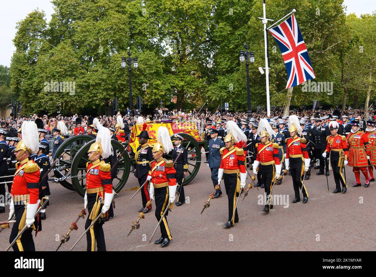 London, UK. 19 September 2022. The State Gun Carriage carries the coffin of Queen Elizabeth II, draped in the Royal Standard with the Imperial State Crown and the Sovereign's orb and sceptre, in the Ceremonial Procession down The Mall, following her State Funeral at Westminster Abbey, London. Picture date: Monday September 19, 2022. Photo credit should read: Matt Crossick/Empics/Alamy Live News Stock Photo