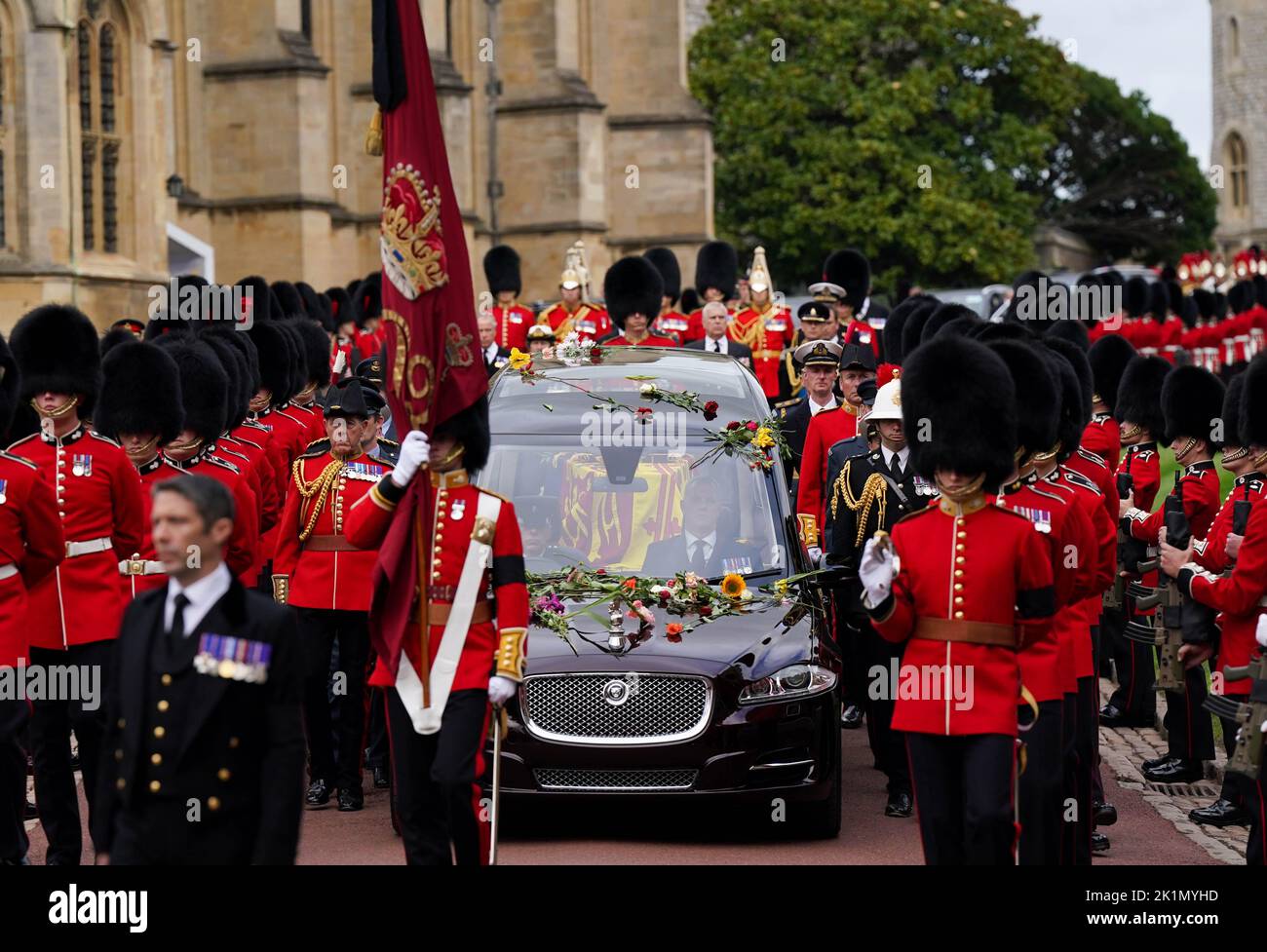 The State Hearse carries the coffin of Queen Elizabeth II, draped in the Royal Standard with the Imperial State Crown and the Sovereign's Orb and Sceptre, during the Ceremonial Procession through Windsor Castle to a Committal Service at St George's Chapel. Picture date: Monday September 19, 2022. Stock Photo
