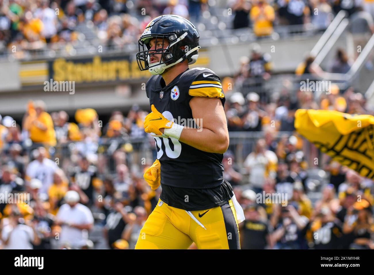 Pittsburgh, Pennsylvania, USA. 18th Sep, 2022. September 18th, 2022  Pittsburgh Steelers tight end Pat Freiermuth (88) during Pittsburgh Steelers  vs New England Patriots in Pittsburgh, PA at Acrisure Stadium. Jake  Mysliwczyk/BMR (Credit