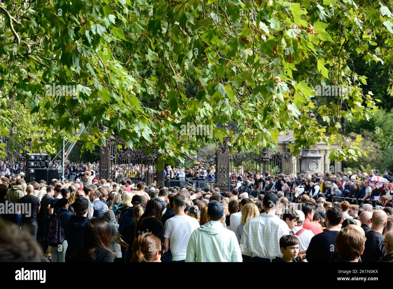 london-on-the-day-of-the-queen-s-funeral-19th-september-2022-crowds