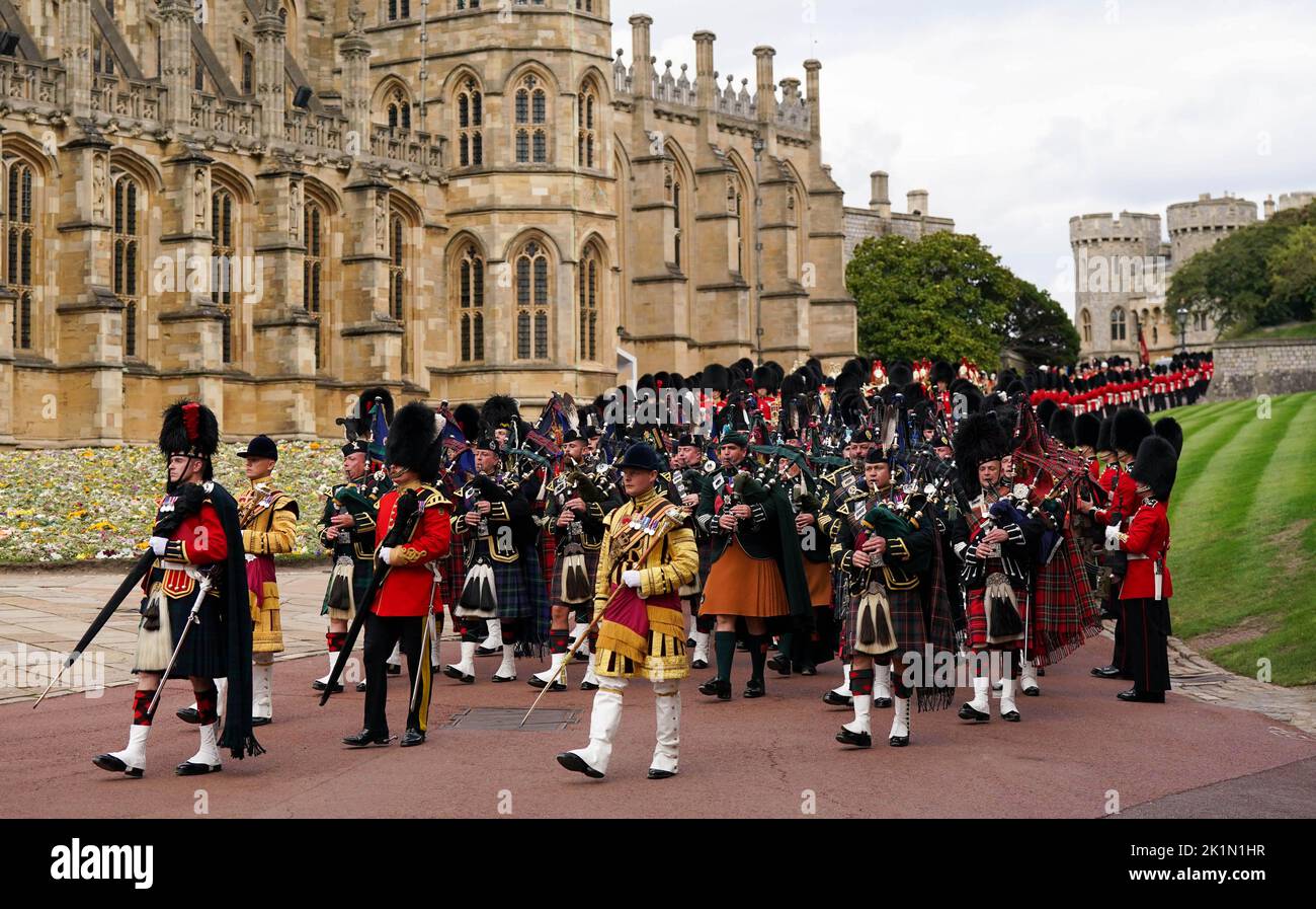 Pipers playing while leading the State Hearse carries the coffin of Queen Elizabeth II, draped in the Royal Standard with the Imperial State Crown and the Sovereign's Orb and Sceptre, during the Ceremonial Procession through Windsor Castle to a Committal Service at St George's Chapel. Picture date: Monday September 19, 2022. Stock Photo