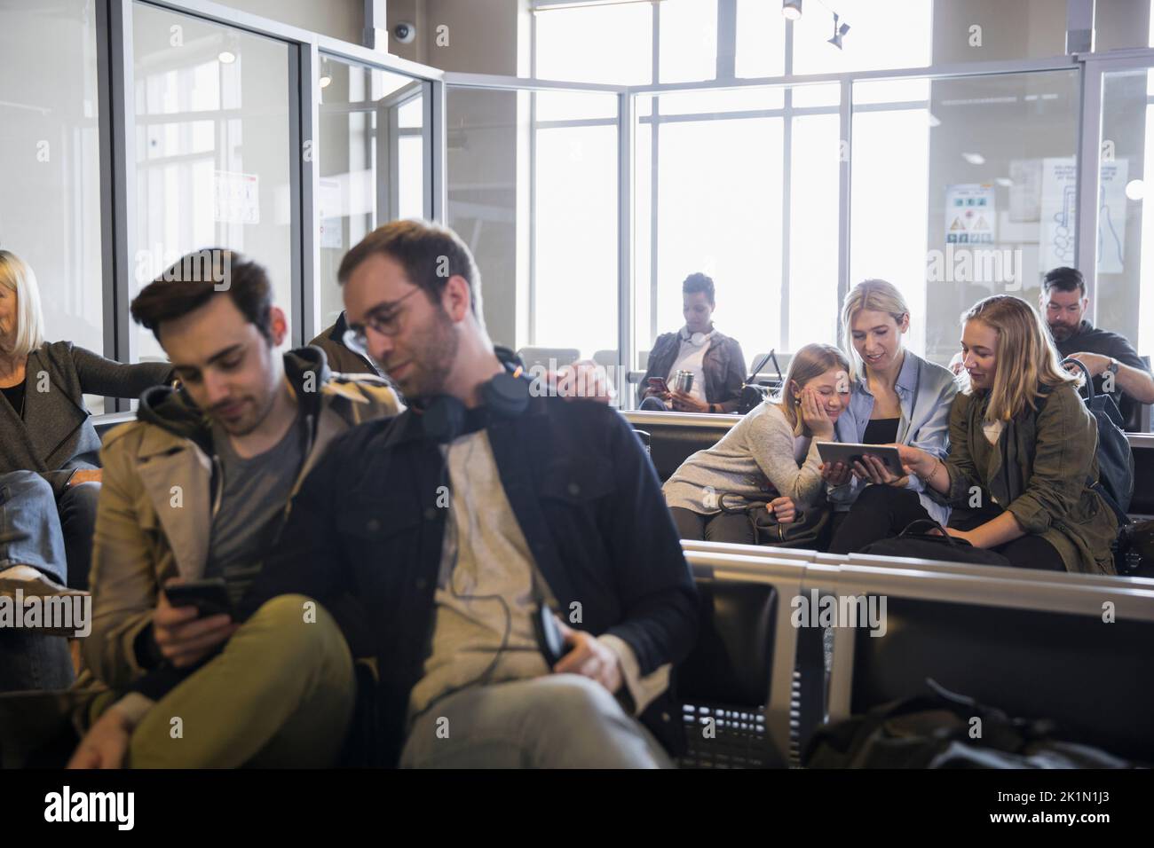 Airport girl group hi-res stock photography and images - Alamy