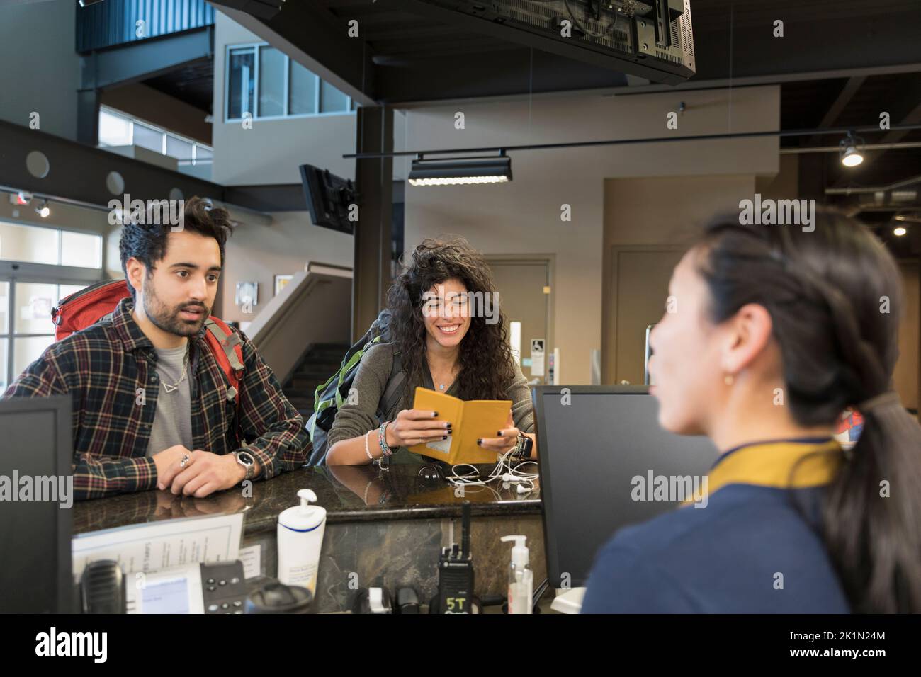 Group airport check in hi-res stock photography and images - Alamy