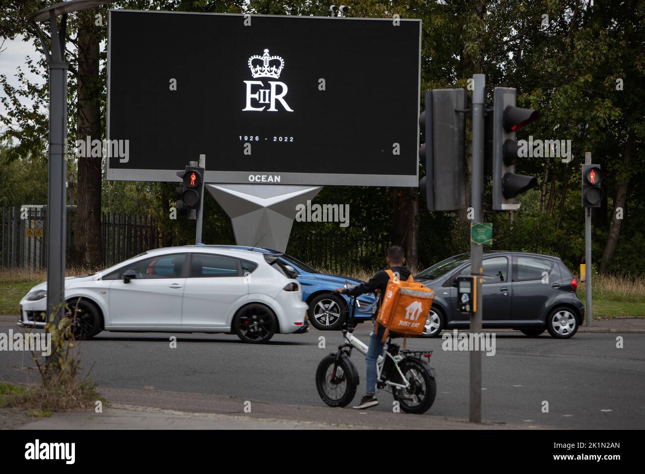 Glasgow, Scotland, 19 September 2022. A digital billboard displays the Royal insignia as a mark of respect to Her Majesty Queen Elizabeth II, who died on 8th September, on the day of her funeral, in Glasgow, Scotland, 19 September 2022. Photo credit: Jeremy Sutton-Hibbert/Alamy Live News. Stock Photo