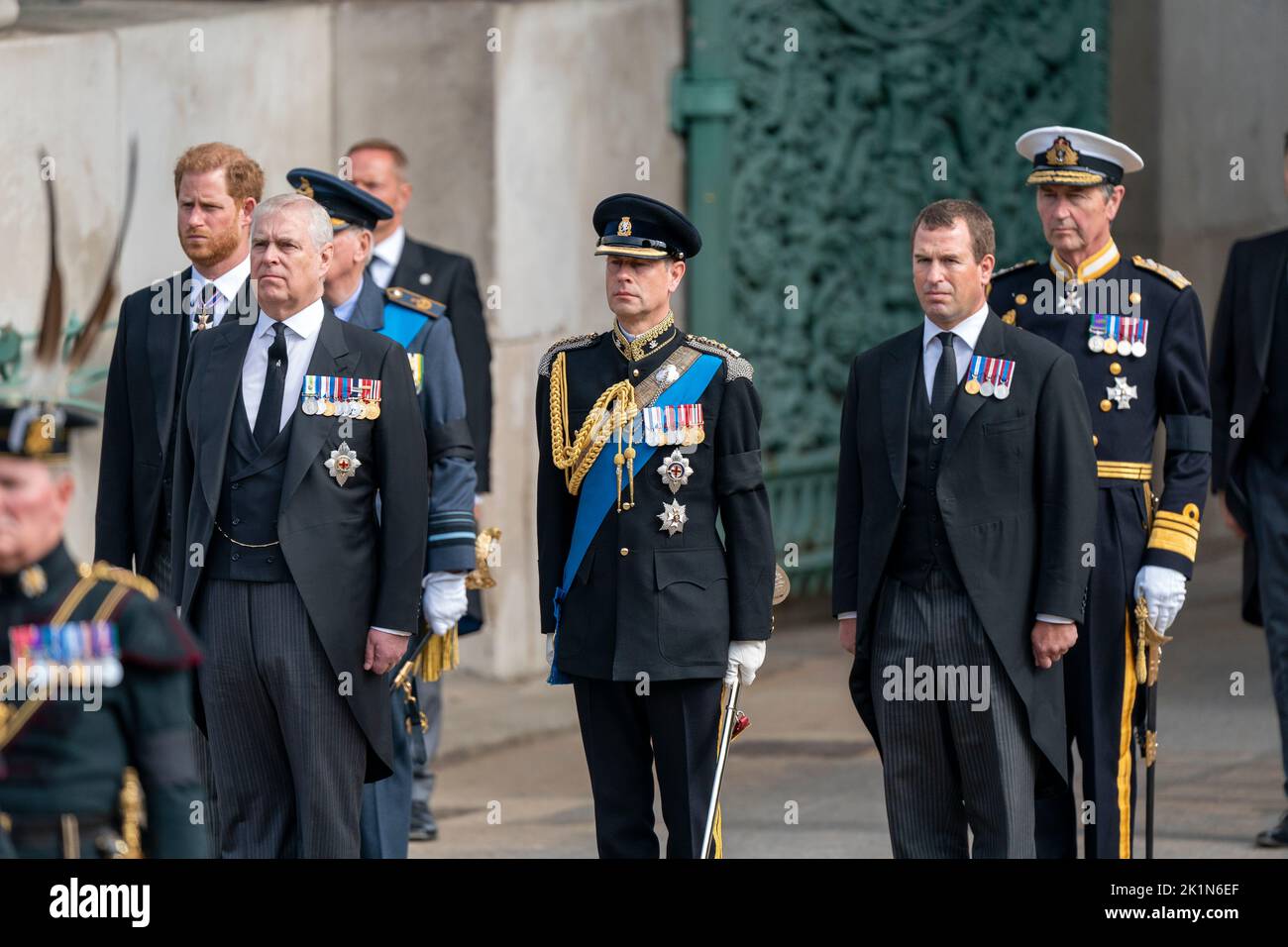 The Duke of Sussex, the Duke of York, the Earl of Wessex and Peter Phillips look on as the State Gun Carriage carrying the coffin of Queen Elizabeth II arrives at Wellington Arch during the Ceremonial Procession following her State Funeral at Westminster Abbey, London. Stock Photo