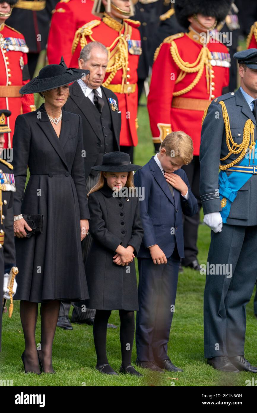 The Princess of Wales, Princess Charlotte and Prince George look on as the State Gun Carriage carrying the coffin of Queen Elizabeth II arrives at Wellington Arch during the Ceremonial Procession following her State Funeral at Westminster Abbey, London. Stock Photo