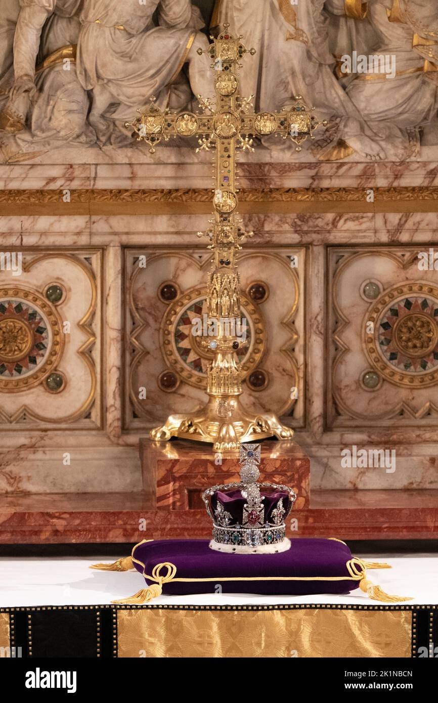 The Imperial State Crown is seen on the high altar after being removed from the coffin of Queen Elizabeth II during the Committal Service at St George's Chapel in Windsor Castle, Berkshire. Picture date: Monday September 19, 2022. Stock Photo