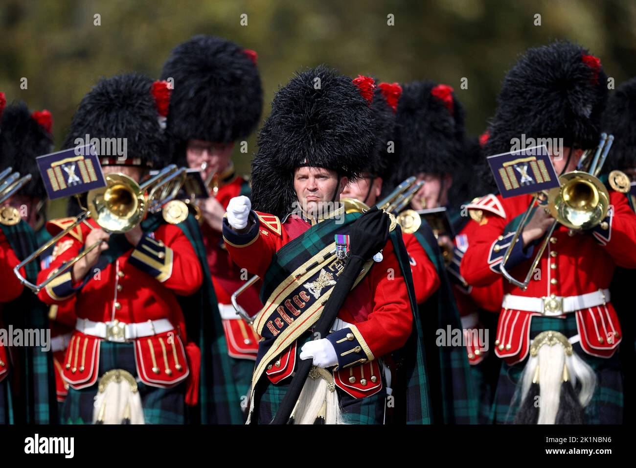 Drums funeral queen elizabeth ii hires stock photography and images