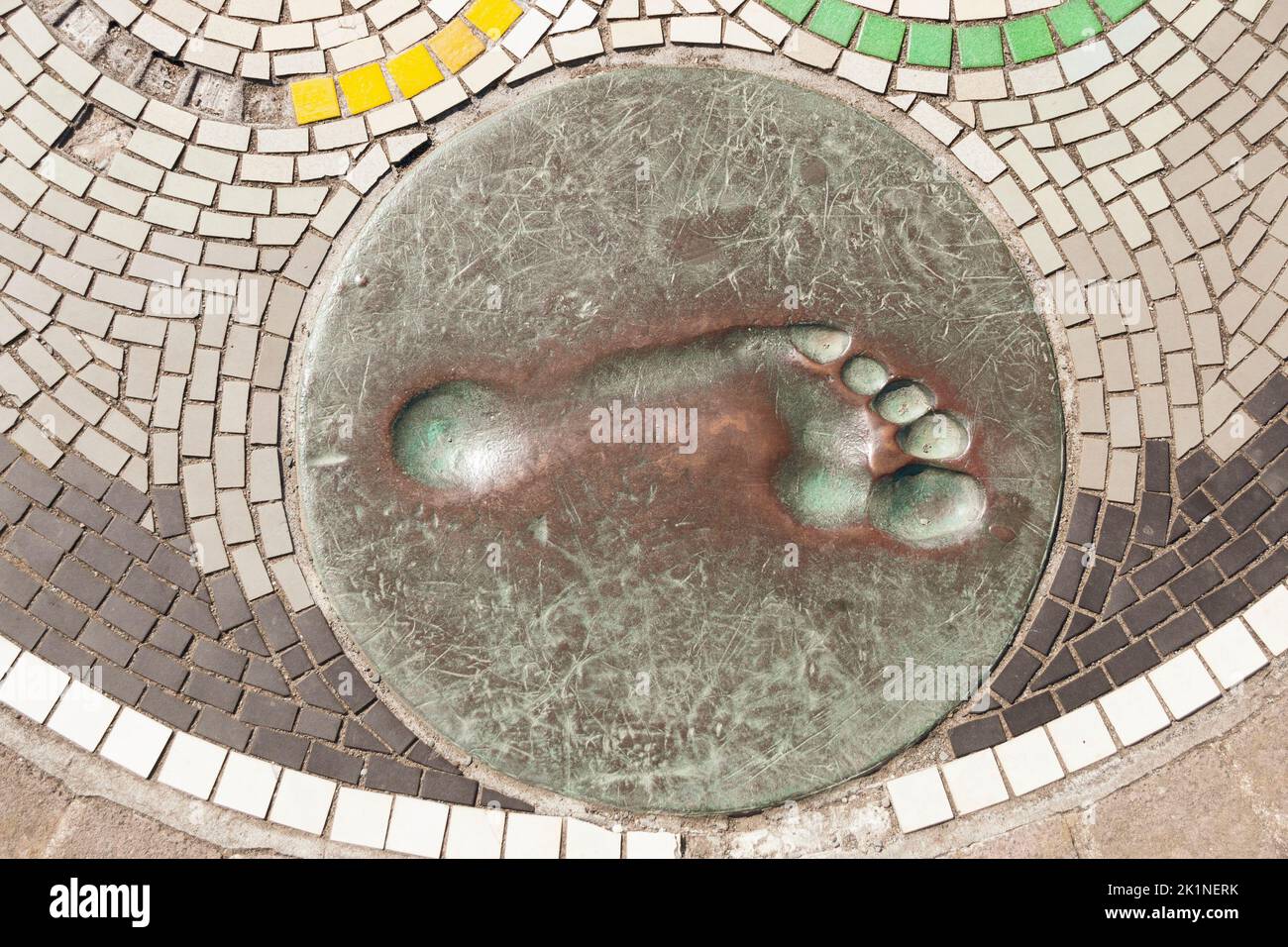 Iifracombe-Devon-England-2022-The mould of Johathan Edwards the triple jumper's foot. Stock Photo