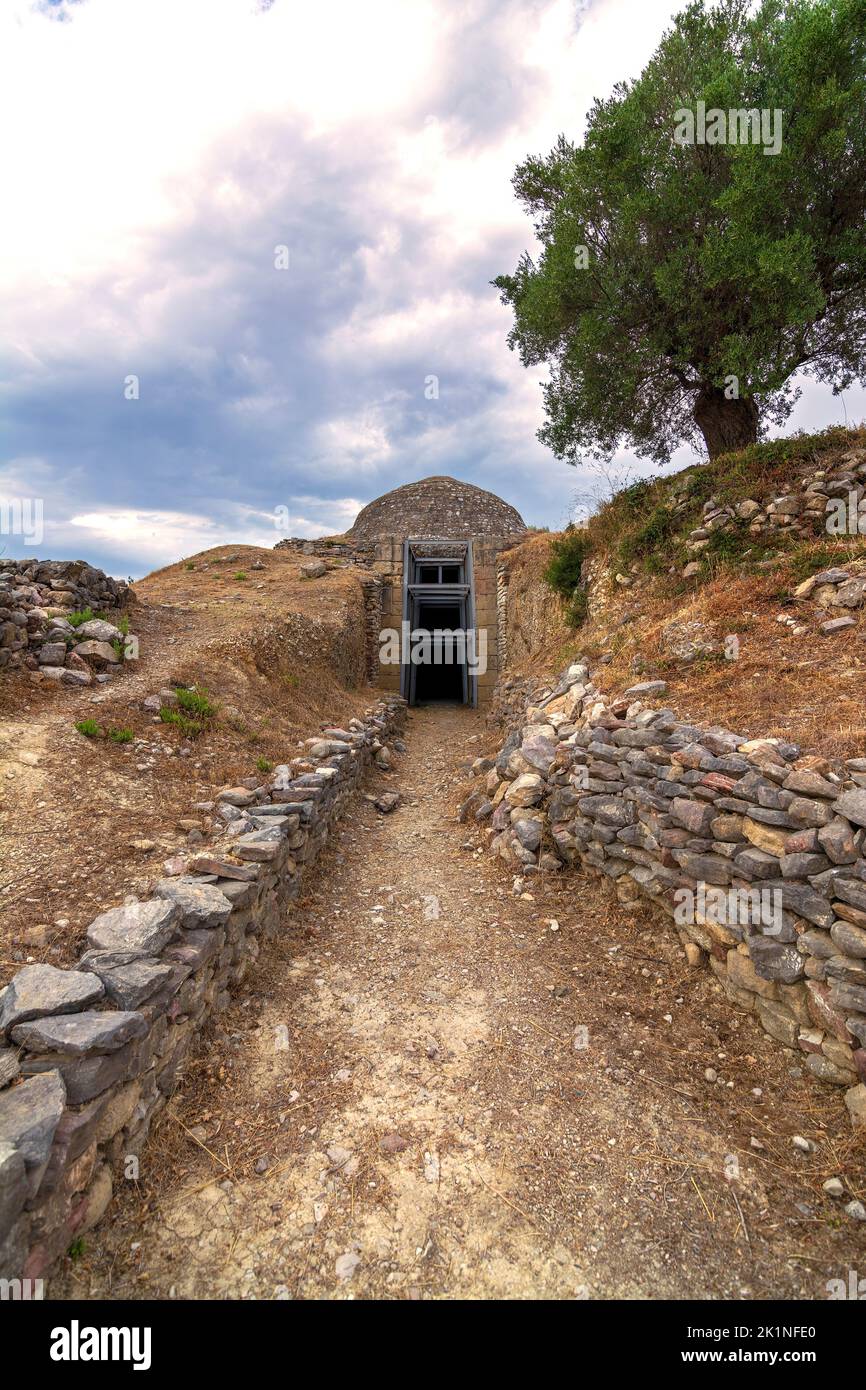 A Mycenaean age grave at the archaeological site of Peristeria in Kyparissia. The ancient archaeological site of Peristeria is located about 8 kilomet Stock Photo