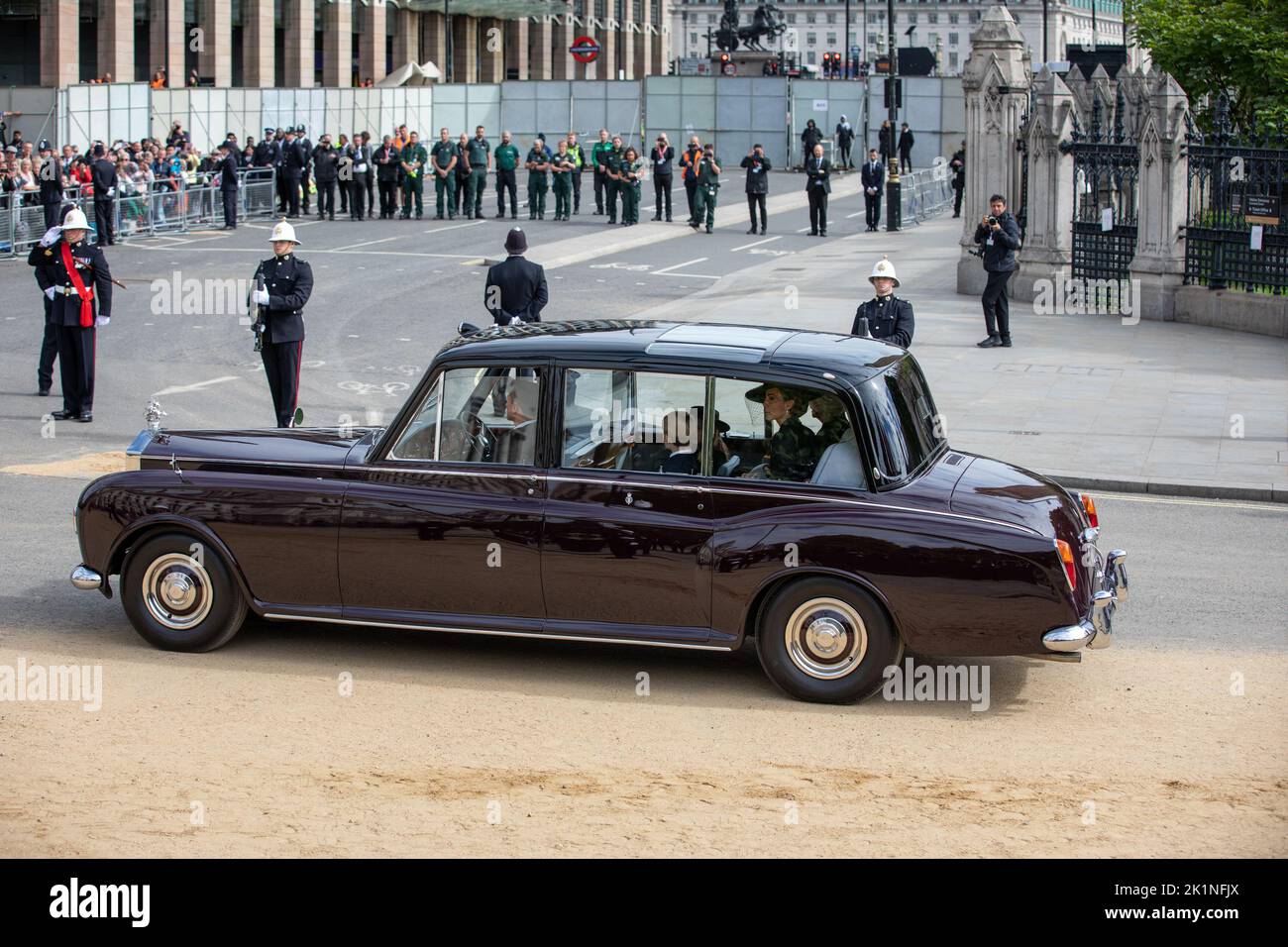 London, England. 19th September, 2022. The Princess of Wales, and her children Prince George and Princess Charlotte leave Westminster Abbey following the service for the State Funeral of her Majesty Queen Elizabeth II. The funeral was one of the biggest events the country has ever seen. Credit: Kiki Streitberger / Alamy Live News Stock Photo