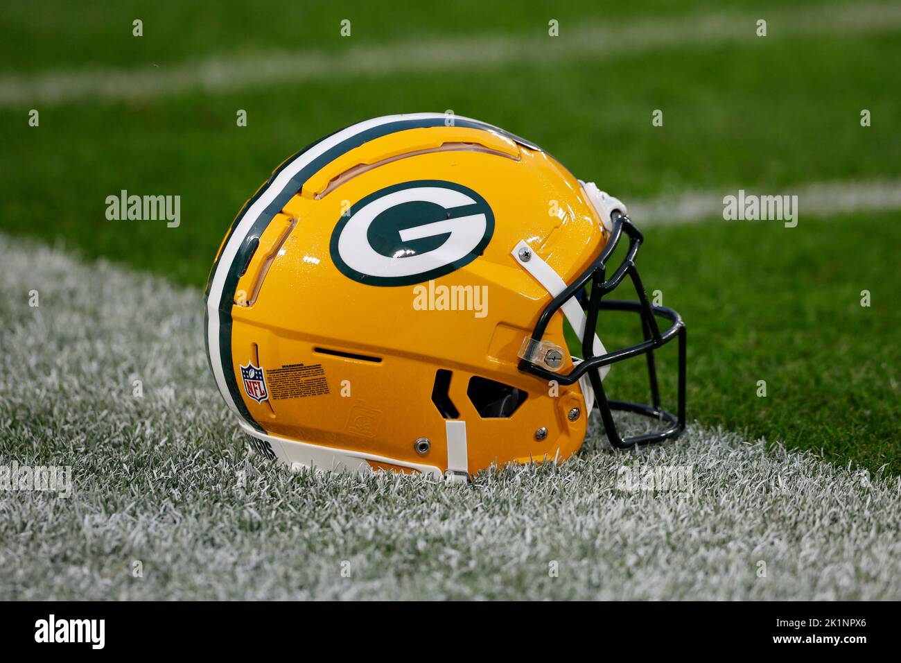 Green bay packer football helmet hires stock photography and images