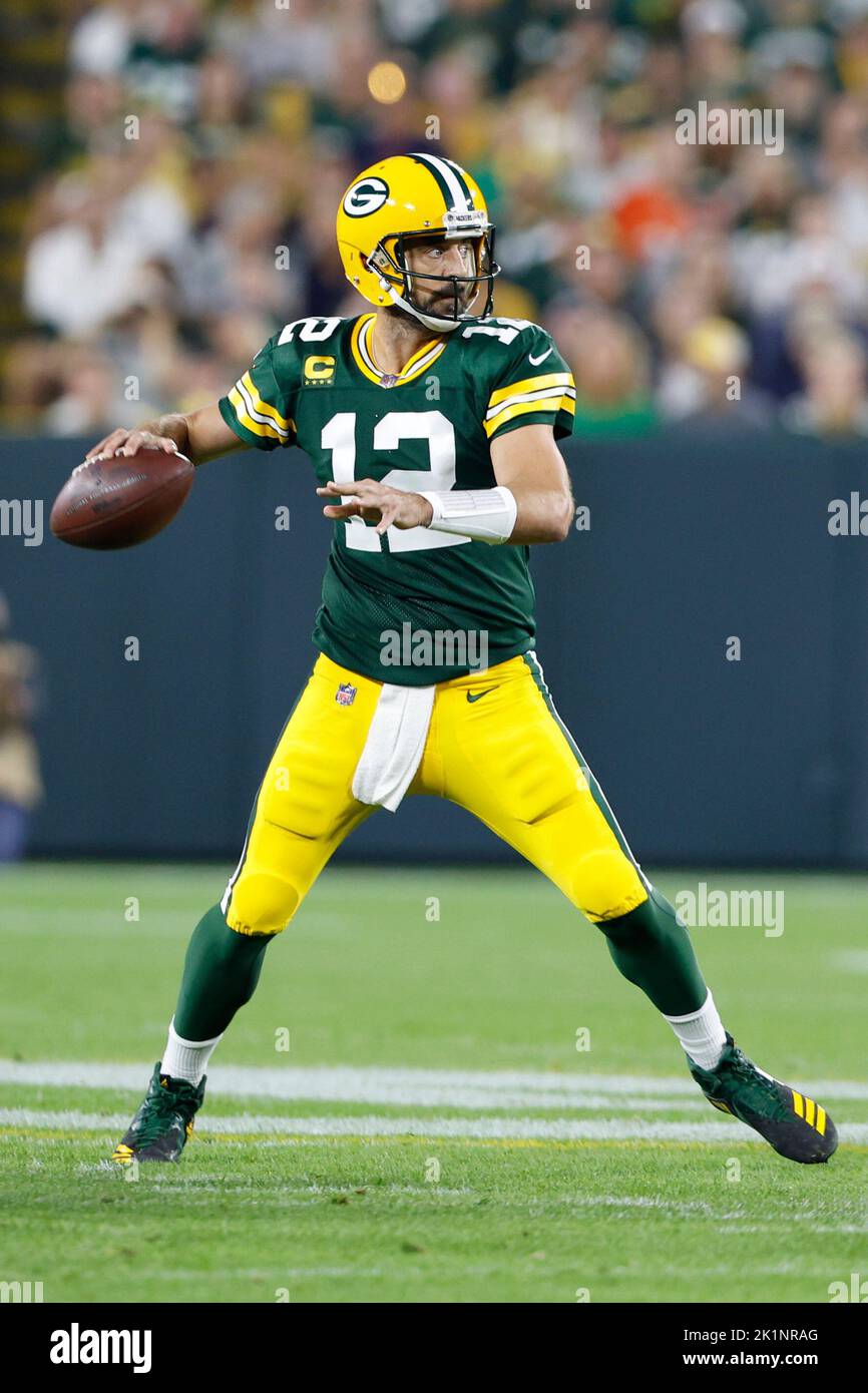 Green Bay, Wisconsin, USA. 18th Sep, 2022. Green Bay Packers quarterback  Aaron Rodgers (12) passing the ball during the NFL football game between  the Chicago Bears and the Green Bay Packers at