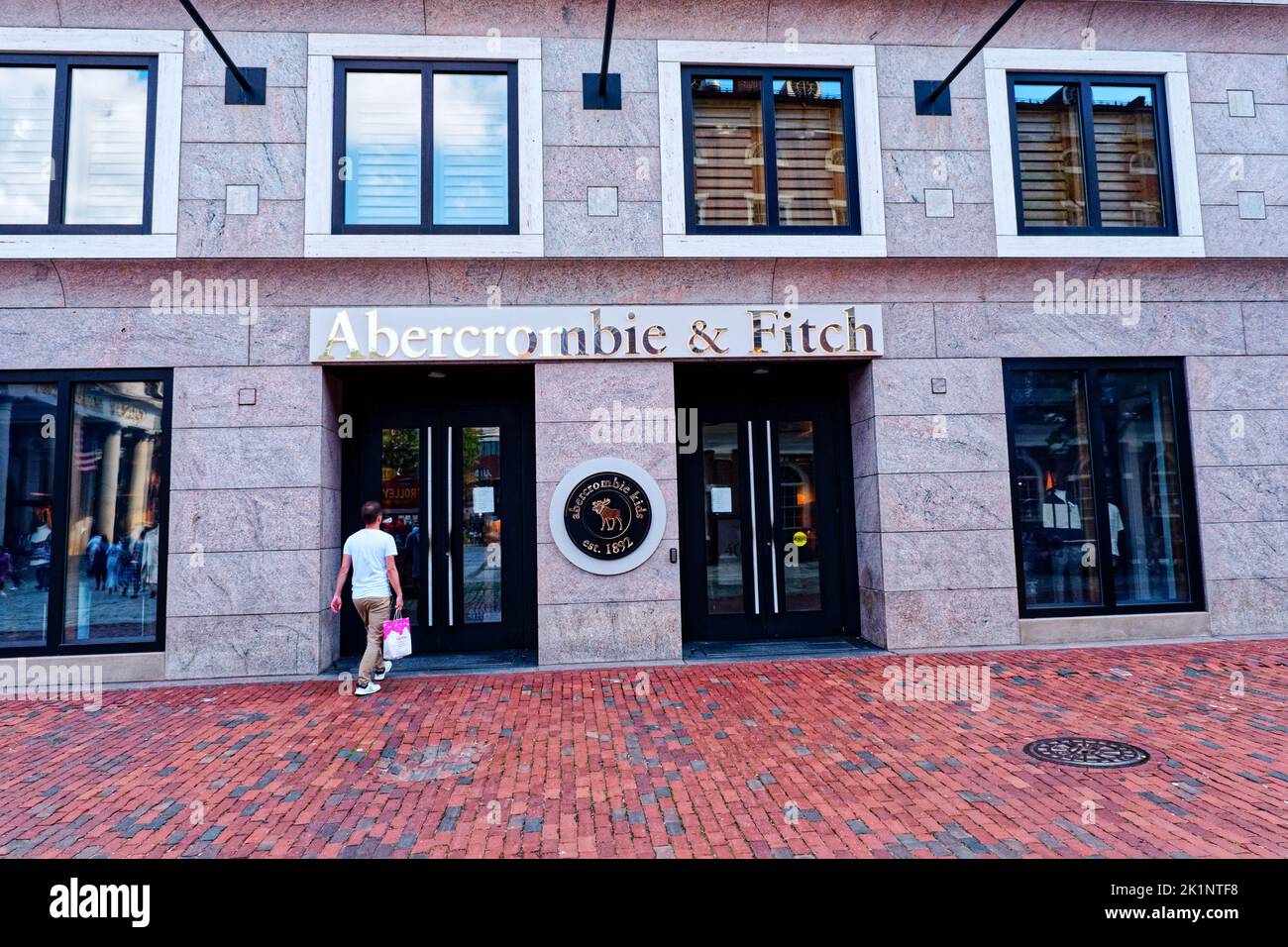 BOSTON, MASSACHUSETTS - August 29, 2022: Abercrombie Fitch is an American lifestyle retailer that focuses on casual wear. Its headquarters are in New Stock Photo