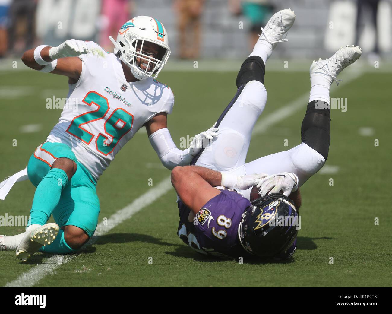 Las Vegas, Nevada, USA. 6th Feb, 2022. Baltimore Ravens tight end Mark  Andrews (89) celebrates after a touchdown reception with Cleveland Browns  offensive line Joel Bitonio (75) during the NFL Pro Bowl