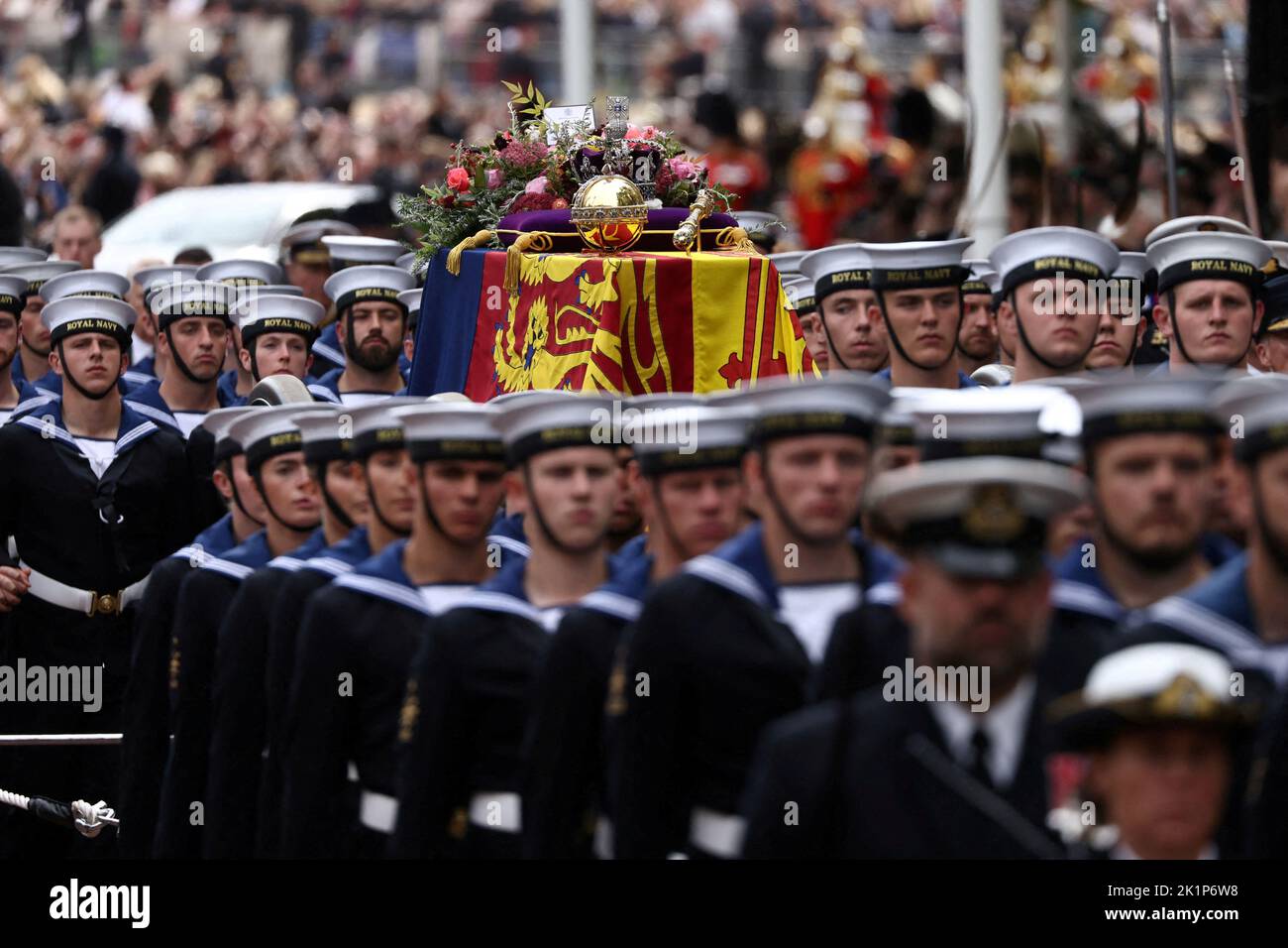The procession carries the coffin on the day of the state funeral and burial of Britain's Queen Elizabeth, in London, Britain, September 19, 2022. REUTERS/Tom Nicholson Stock Photo