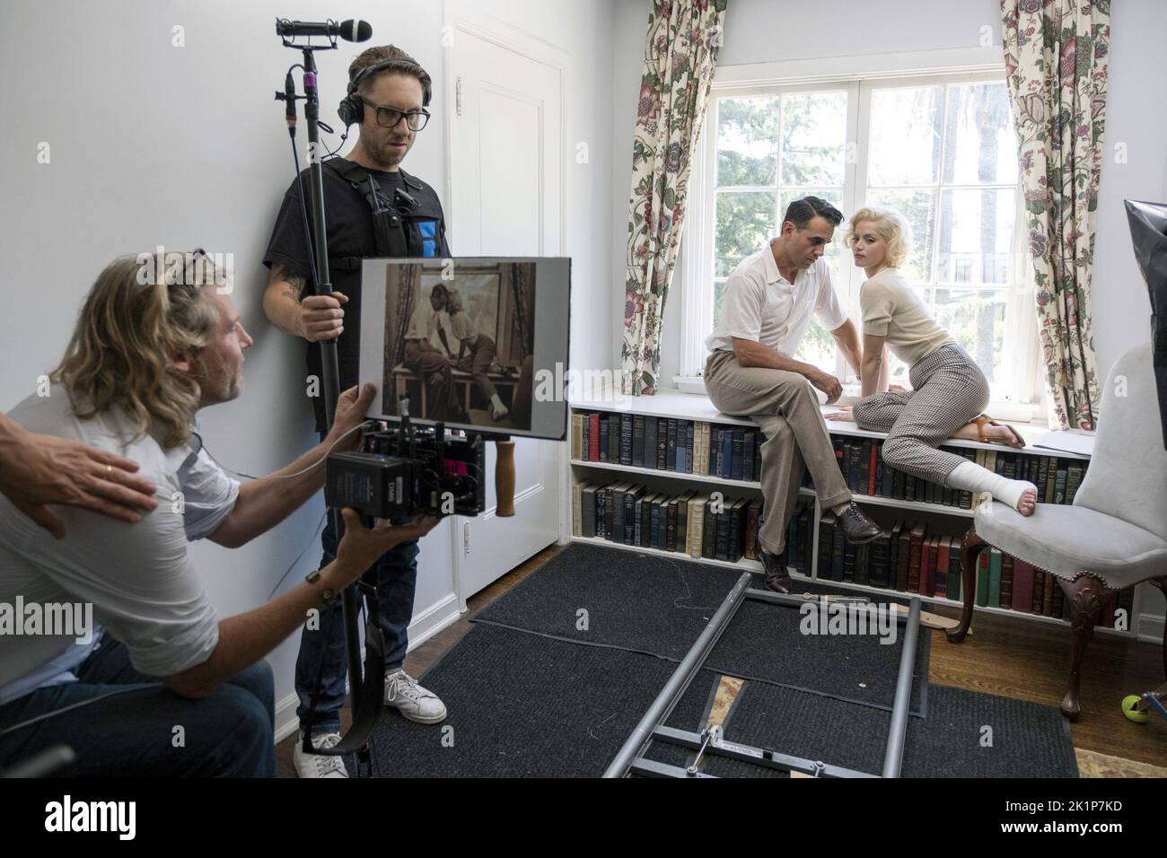 BLONDE, from left: director Andrew Dominik, boom operator Ben Greaves