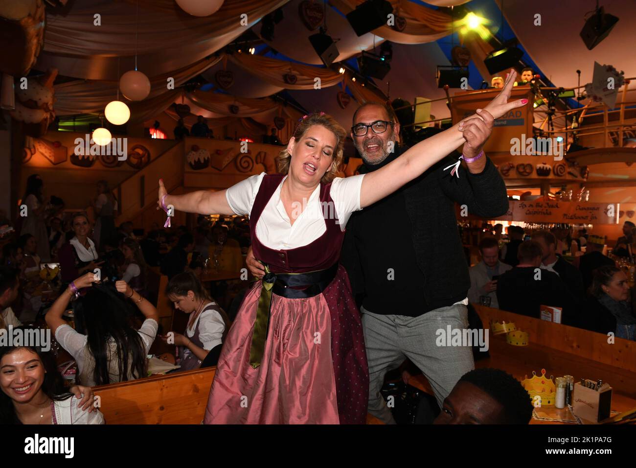 Munich, Germany. 19th Sep, 2022. Actress Elena Uhlig dances with actor Hannes Ringlstetter during a Wiesn stroll at Cafe Kaiserschmarrn at the Munich Oktoberfest. Credit: Felix Hörhager/dpa/Alamy Live News Stock Photo