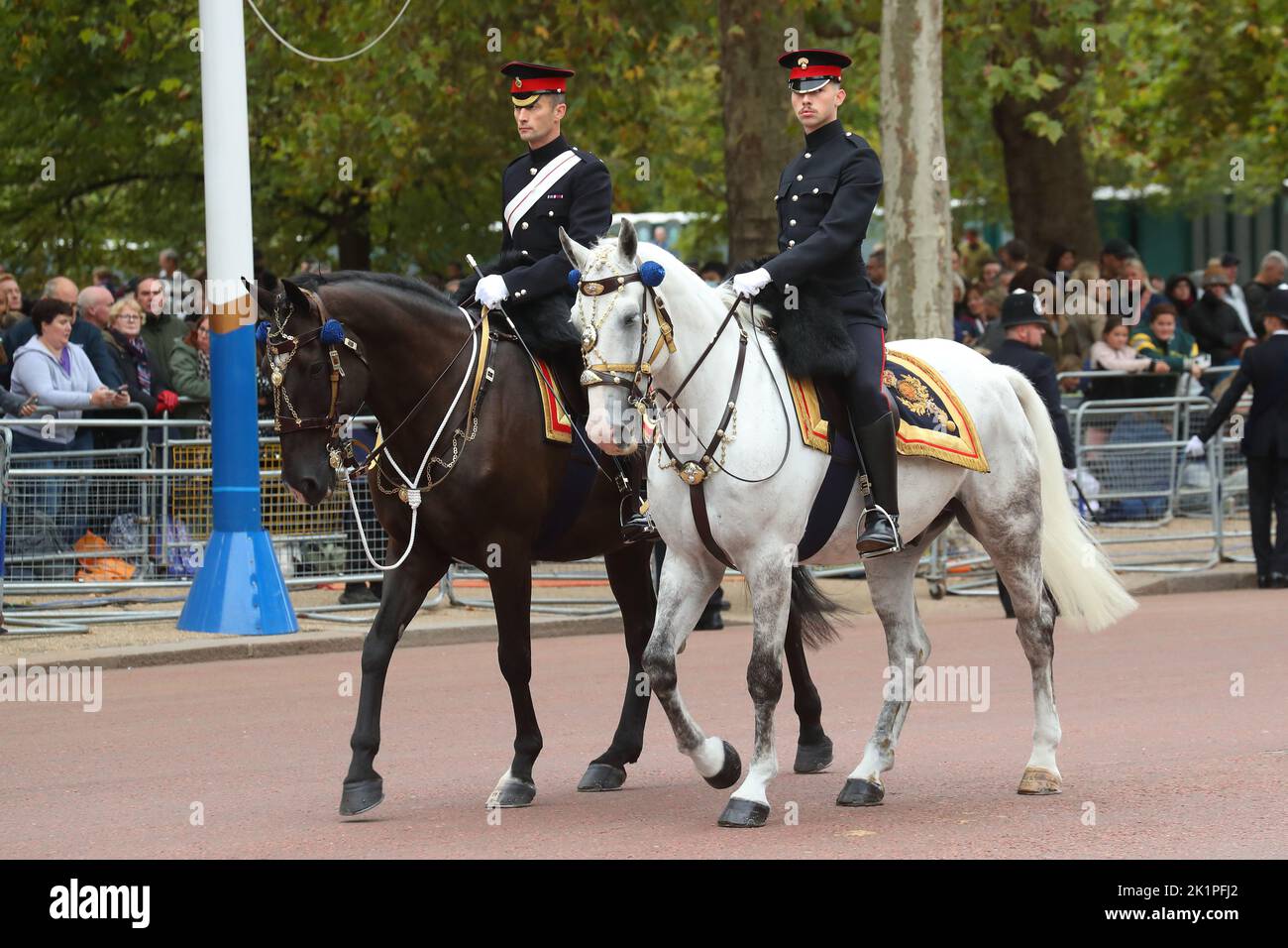The Mall is ready and secured for Queen Elizabeth II funeral procession. Soldiers on horseback on The Mall, London, UK Stock Photo