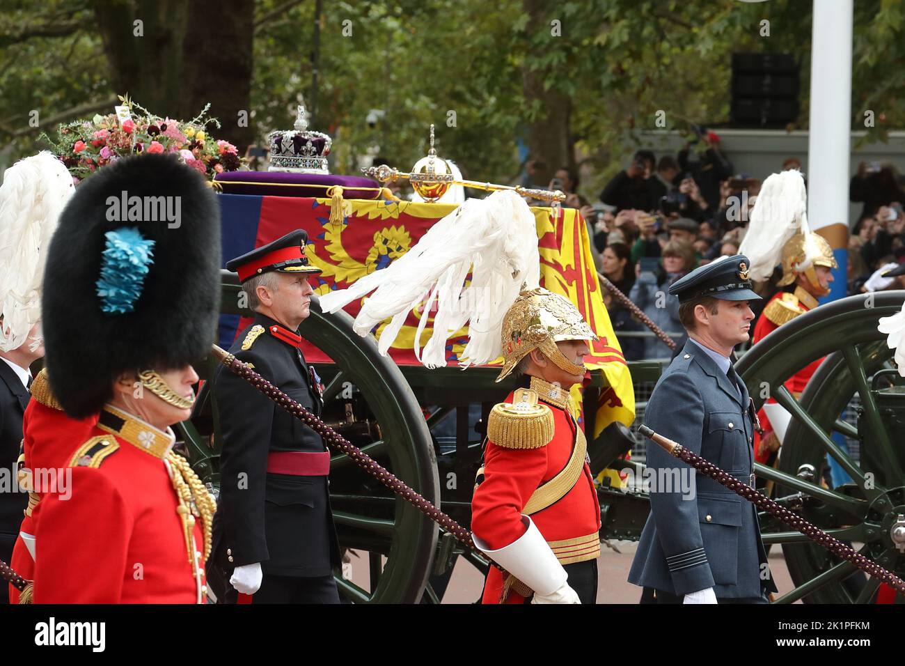 The coffin of Queen Elizabeth II is carried on a gun carriage pulled by Royal Navy service personnel during the funeral procession along The Mall in London, UK Stock Photo