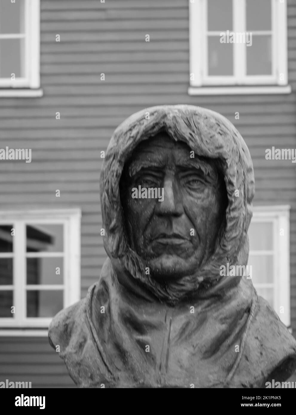 A bust of Roald Amundsen in the center of Ny Alesund. Amundsen was the first man to reach the South Pole in 1911. Spitsbergen, Norway. July 25, 2022 Stock Photo