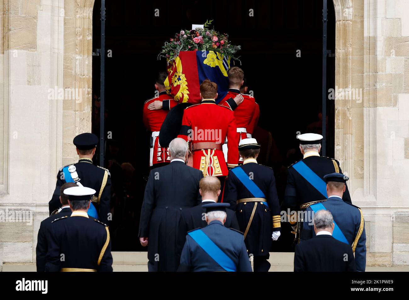 Members of the royal family follow as the bearer party from the Queen's Company, 1st Battalion Grenadier Guards carry the coffin of Queen Elizabeth II in to St George's Chapel at Windsor Castle for the Committal Service following the state funeral at Westminster Abbey. Picture date: Monday September 19, 2022. Stock Photo