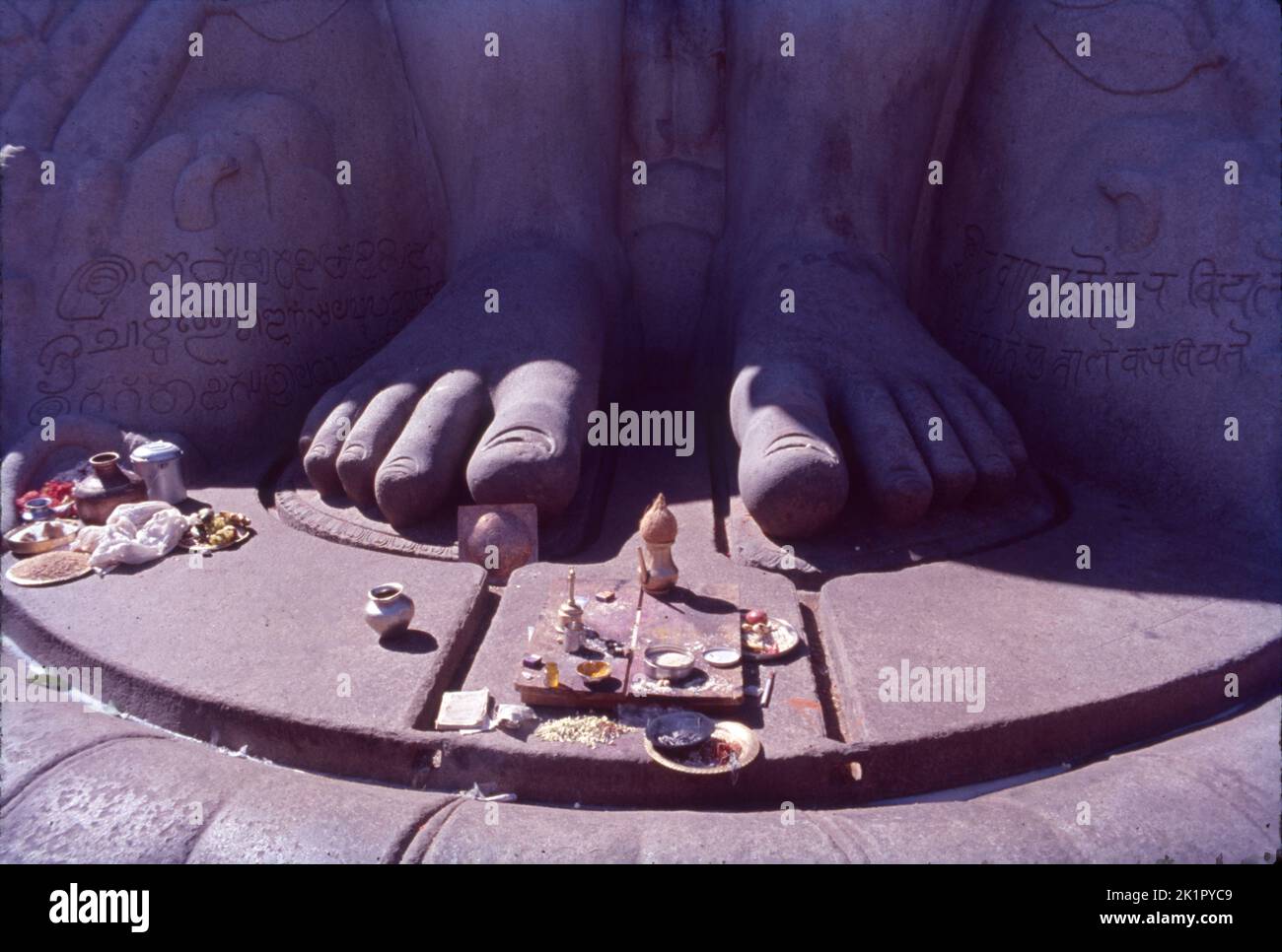 Shravan Belgoda, Feet, Karnataka The Gommateshwara statue is dedicated to the Jain figure Bahubali and symbolises the Jain precepts of peace, non-violence, sacrifice of worldly affairs. Stock Photo