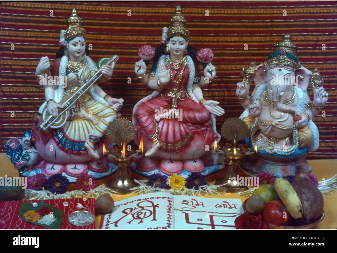 Laxmi ganesh hi-res stock photography and images - Alamy Laxmi ganesh hi-res stock photography and images - Alamy