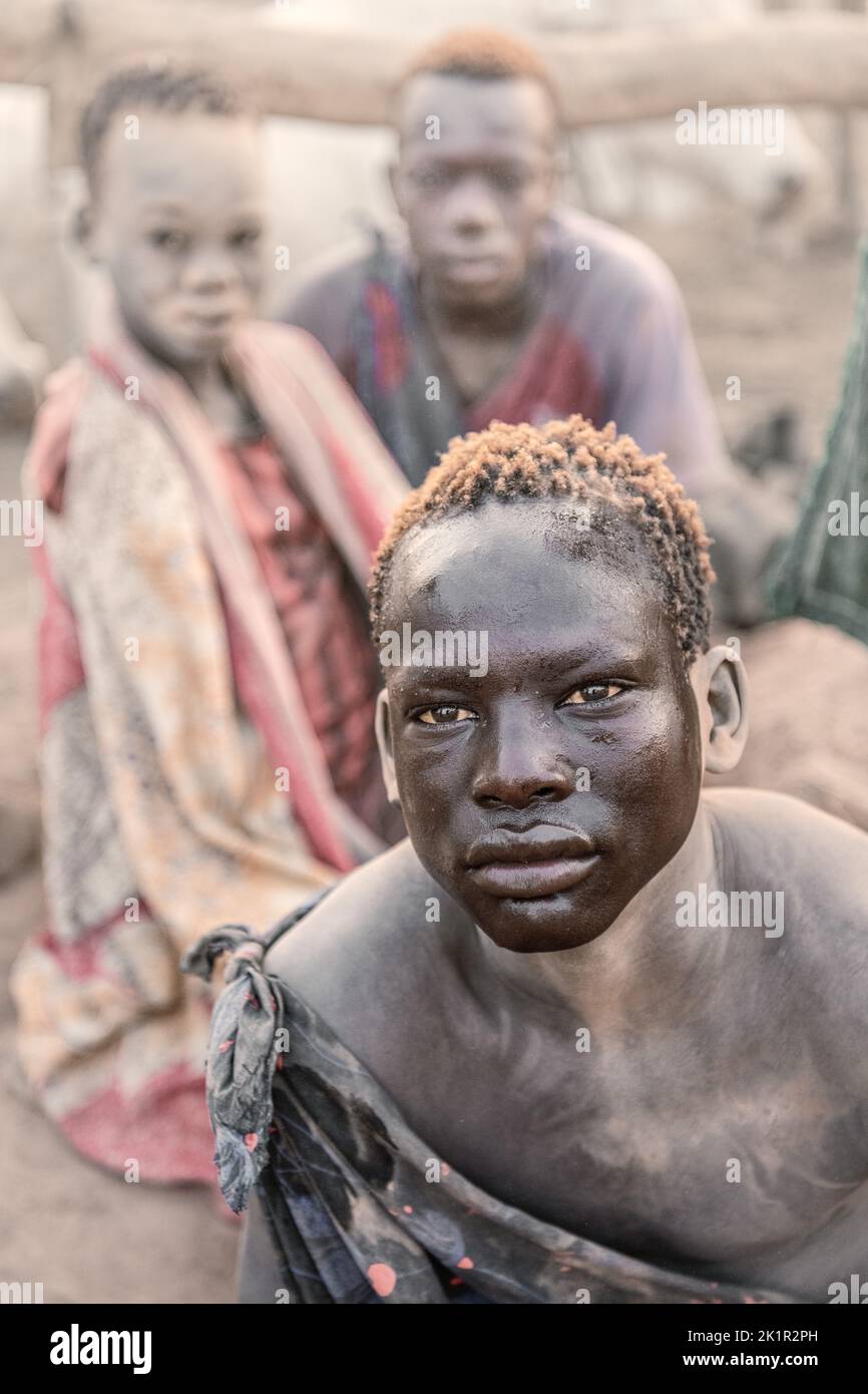 To prevent mosquitos, the tribe members immerse themselves in urine. South Sudan: THESE STUNNING images show the incredible bond between the Mundari p Stock Photo
