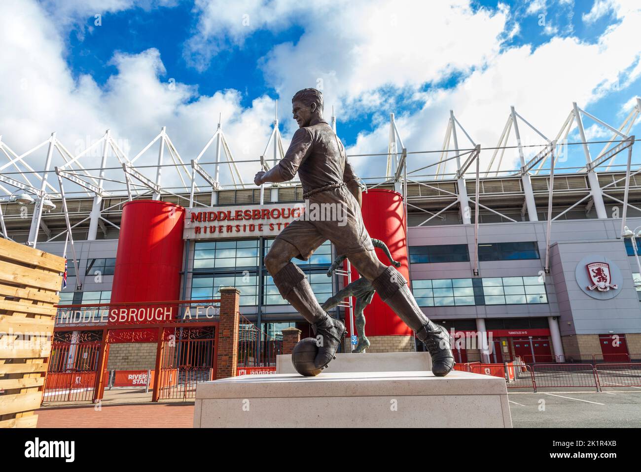 Middlesbrough Football Club's Riverside Stadium ,England,UK.Statue of Boro legend, George Camsell,goalscorer. Stock Photo