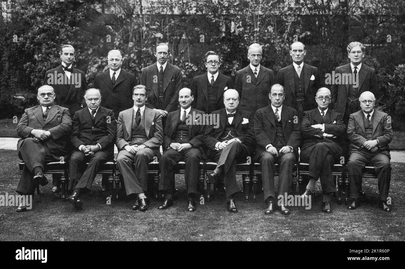 Churchill's War Cabinet. Back:Sinclair,Alexander,Cranborne,Morrison,Moyne,Margesson, Bracken.Front:Bevin,Beaverbrook,Eden,Attlee,WSC.Anderson,Wood. Stock Photo
