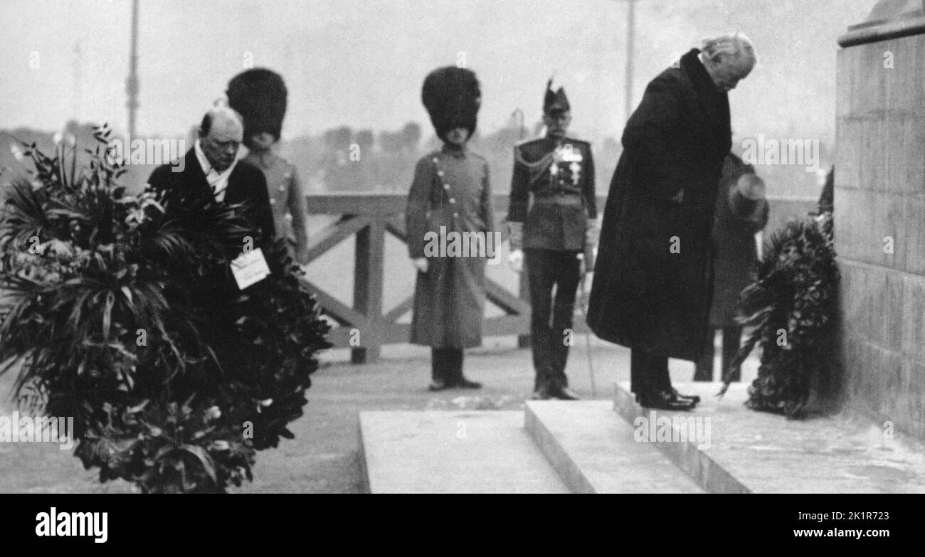 Winston Churchill with Lloyd George at the Cenotaph, london. 1921 Stock Photo