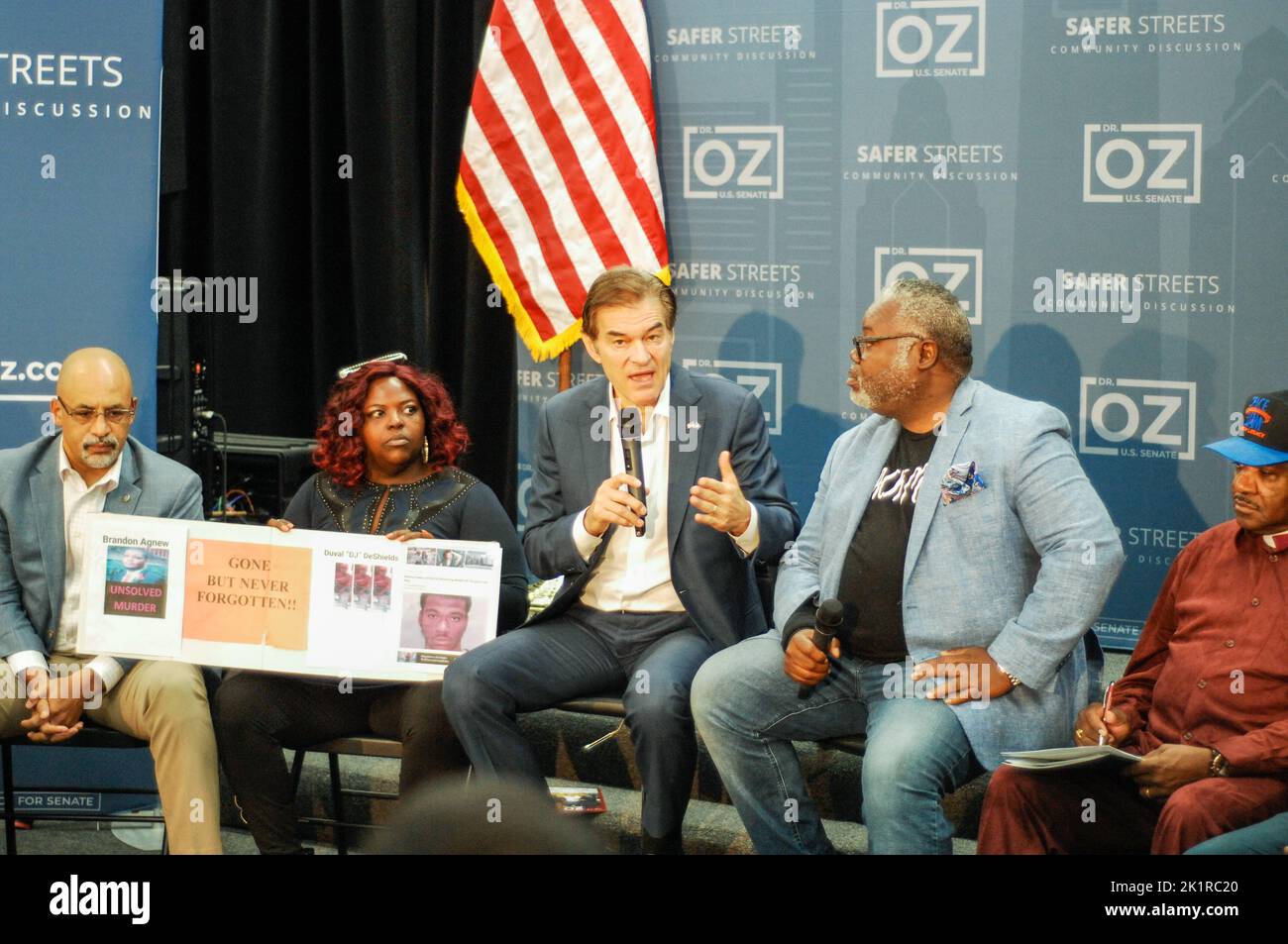 Philadelphia, USA. 19th Sep, 2022. Mehmet Oz, MD, talks about bringing natural gas jobs to Philadelphia during a closed-door community discussion on gun violence and public safety in the Germantown section of Philadelphia, PA, on September 19, 2022. (Photo by Cory Clark/Sipa USA) Credit: Sipa USA/Alamy Live News Stock Photo