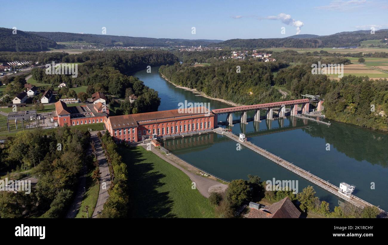 Steam rises from the cooling tower of the nuclear power plant KKW Leibstadt of Swiss energy company Kernkraftwerk Leibstadt AG behind the hydropower plant Eglisau of Swiss Axpo enrergy company and the Rhine river in Rheinsfelden, Switzerland September 20, 2022. REUTERS/Arnd WIegmann Stock Photo