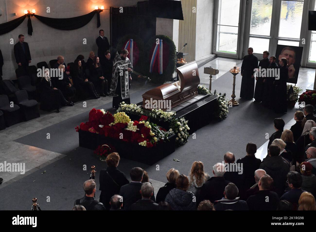 Moscow. The priest during the burial service of the CEO of media group of Komsomolskaya Pravda Vladimir Sungorkin in the funeral house of Troyekurovo. Stock Photo