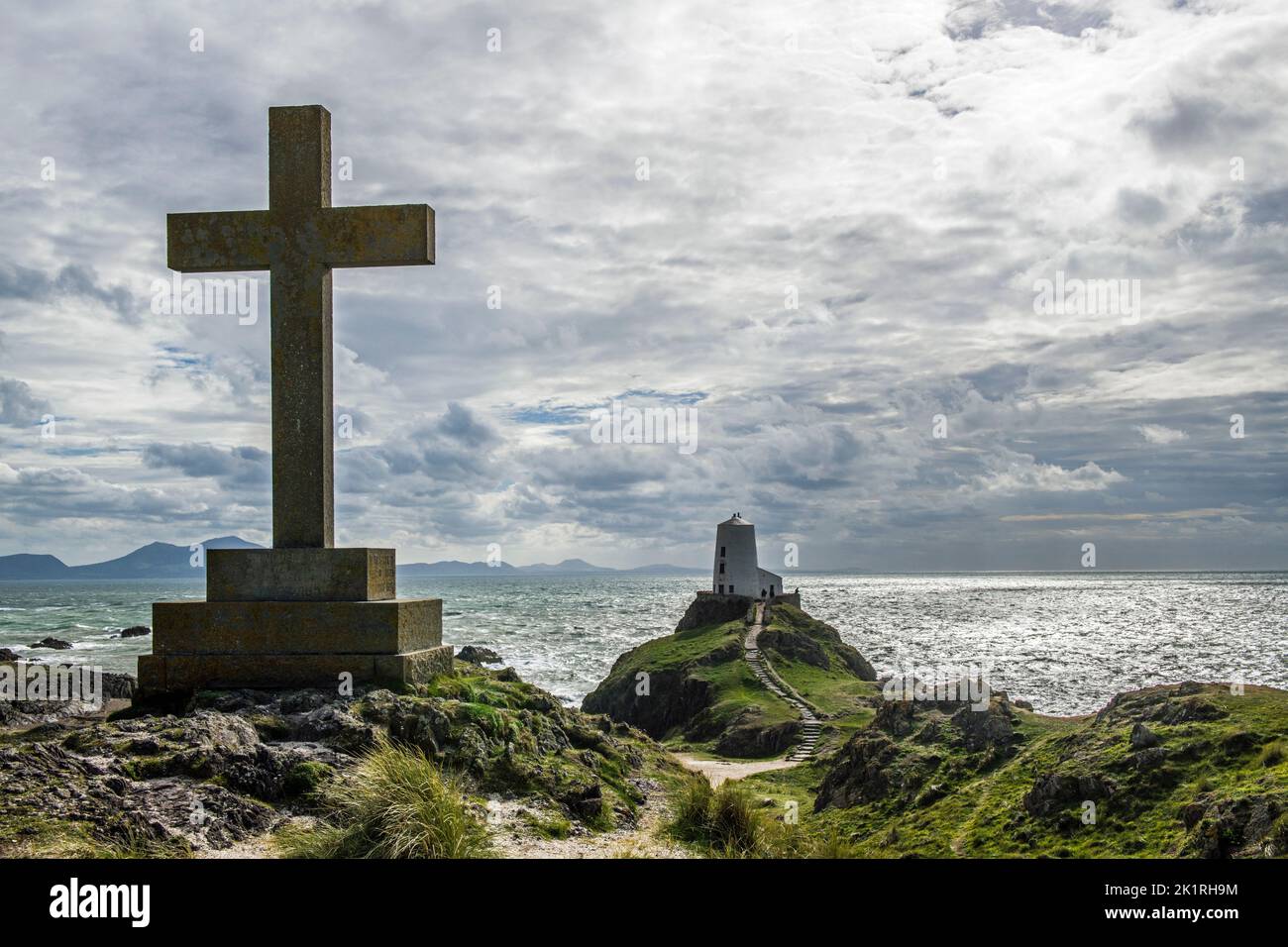 The Cross and Twr Mawr Windmill on Llanddwyn Island off Anglesey Stock Photo